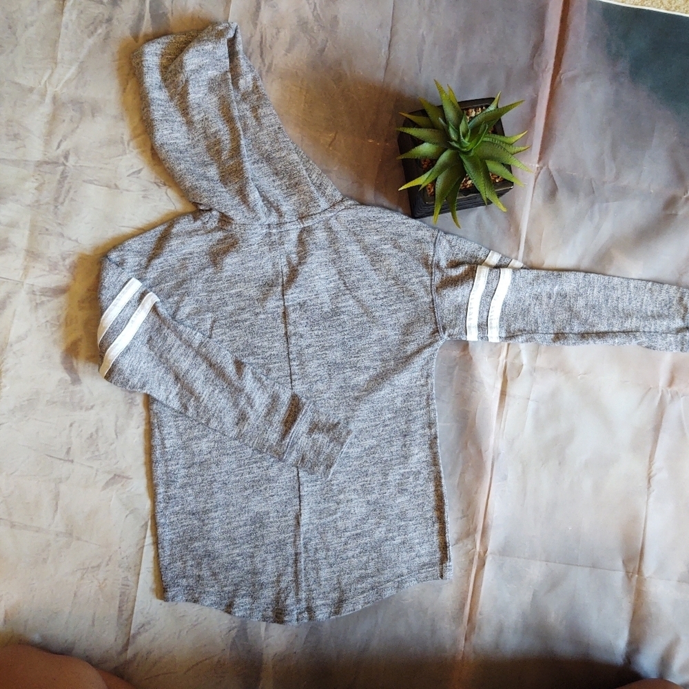 💥3/$20 Justice Grey V-Neck Gray Hoodie Size 6! - Picture 4 of 6